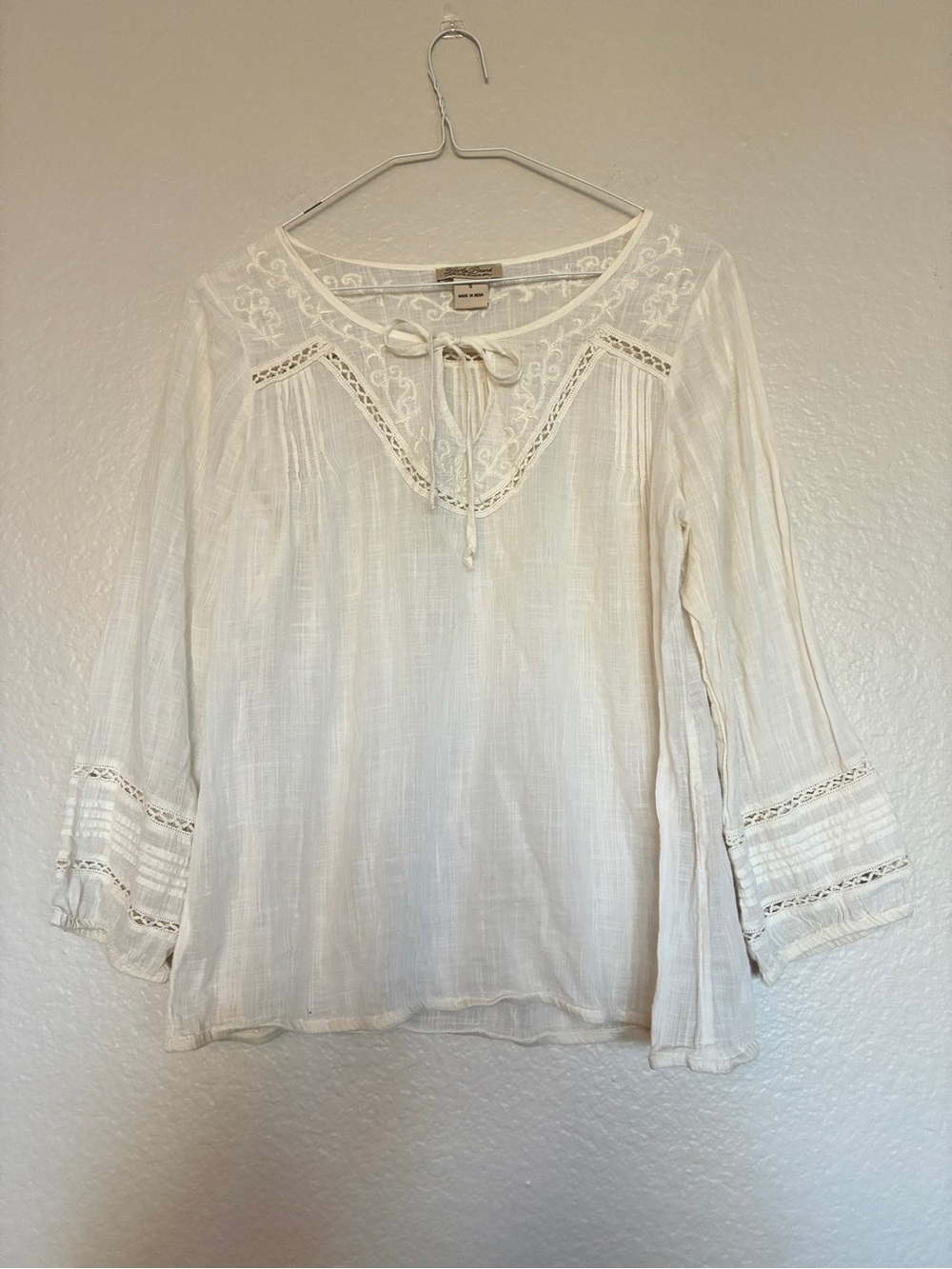 Lace Brand Cream Embroidered Blouse Womens Small Tie Neck Cottagecore Fairycore